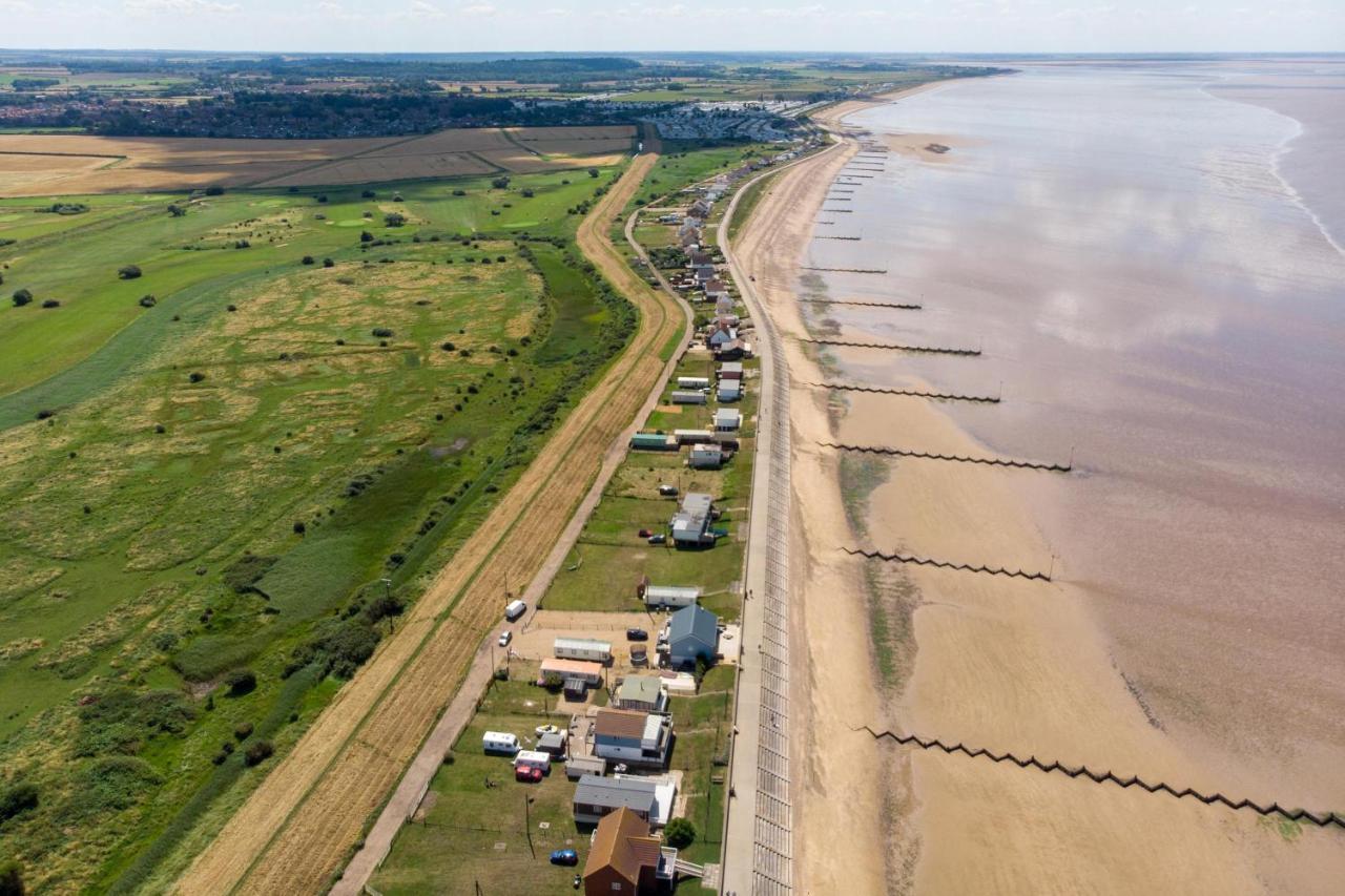 Caravan With Decking At Manor Park, Nearby Hunstanton Beach Ref 23013C Exterior photo
