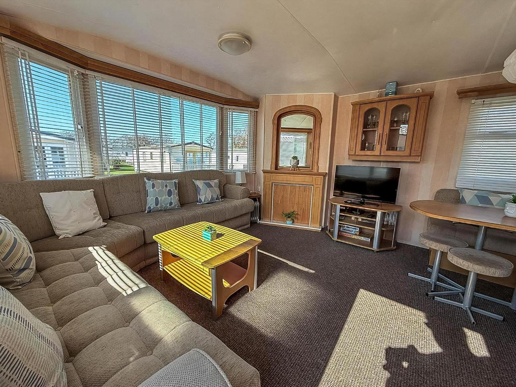 Caravan With Decking At Manor Park, Nearby Hunstanton Beach Ref 23013C Exterior photo