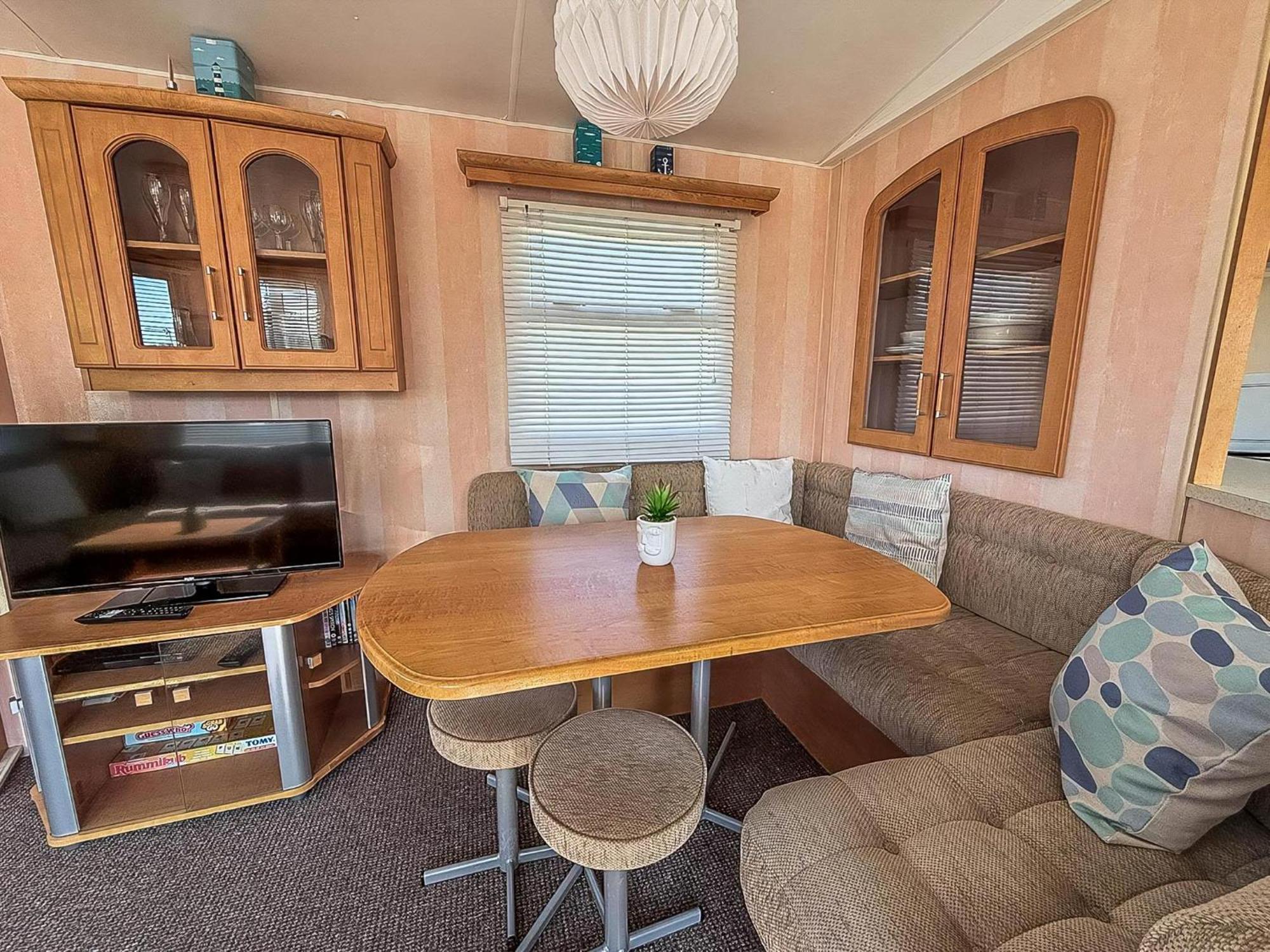 Caravan With Decking At Manor Park, Nearby Hunstanton Beach Ref 23013C Exterior photo