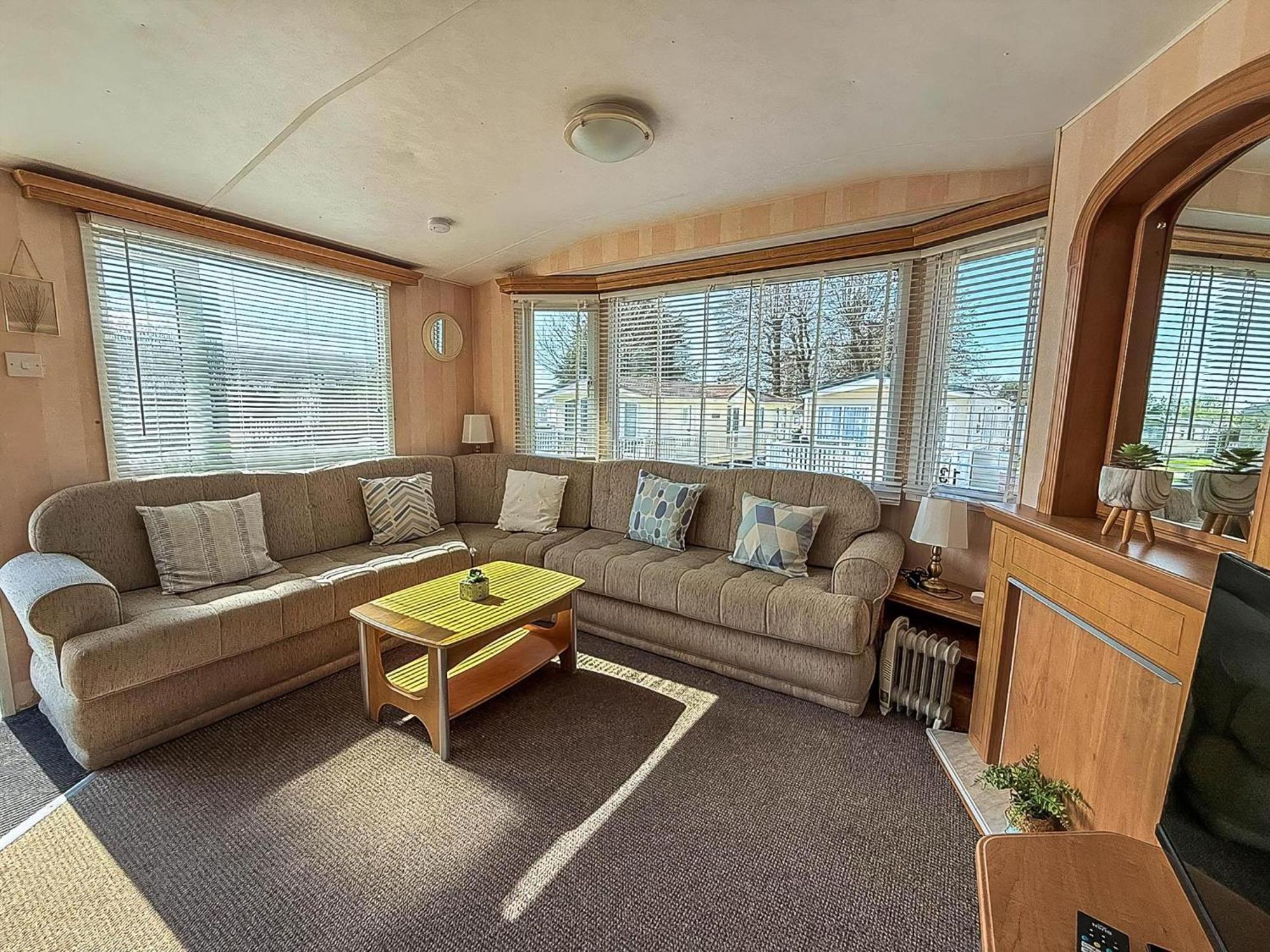 Caravan With Decking At Manor Park, Nearby Hunstanton Beach Ref 23013C Exterior photo